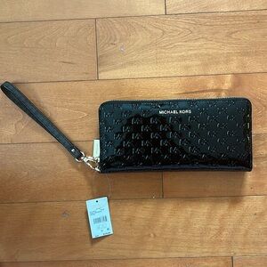 Michael Kors Jet Set Travel Continental Leather Wristlet